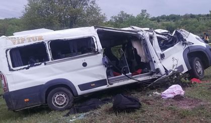 Öğrenci servisi devrildi: 2 öğrenci ve sürücü can verdi