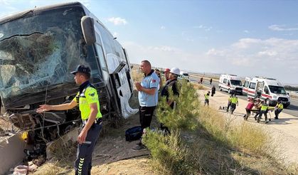 Otobüs yoldan çıktı: 44 kişi yaralandı!