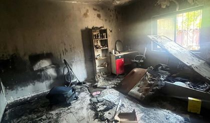 Evi ateşe verdi: Anne ve 2 kızı banyoya sığınarak kurtuldu!