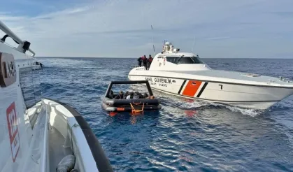 İzmir açıklarında 34 düzensiz göçmen yakalandı!
