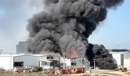 Gebze'de depo yangını: Dumanlar gökyüzünü kapladı