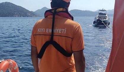 Fethiye açıklarında sürüklenen teknedeki 3 kişi kurtarıldı