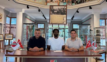 Karşıyaka'da Muhaymin imzayı attı