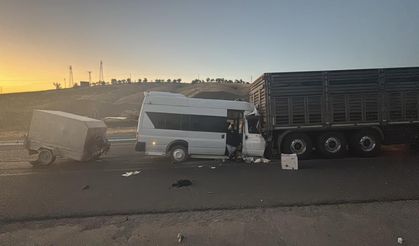 Tarım işçilerini taşıyan minibüs TIR'a çarptı: 18 yaralı