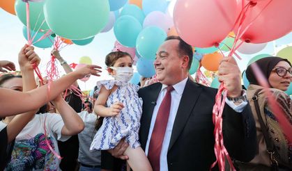 Manisa'da Zafer Bayramı’nda çocukların yüzü güldü