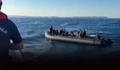 İzmir açıklarında 56 düzensiz göçmen yakalandı