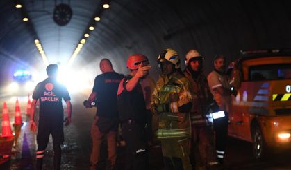 Bayraklı Tünelleri’nde tır yangını: Alevler 20 dakikada söndürüldü