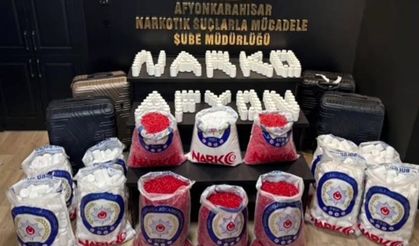Otomobilden uyuşturucu çıktı: 76 bin sentetik ecza ele geçirildi!