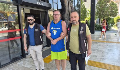 Türk bayrağına tüküren İngiliz turist tutuklandı
