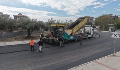 İzmir’de iki noktada yol seferberliği: Asfalt çalışmaları sürüyor