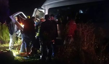 iş makinesi ile 2 işçi servisi çarpıştı: 1 ölü, 15 yaralı!