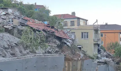 Çöken binada 1 can kaybı: Çevresindeki 7 bina tahliye edildi!