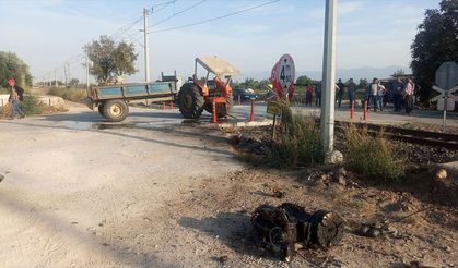 Tren traktöre çaptı: İki kardeş yaralandı!