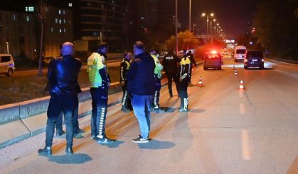 Yolun karşısına geçerken canından oldu: Feci kaza!