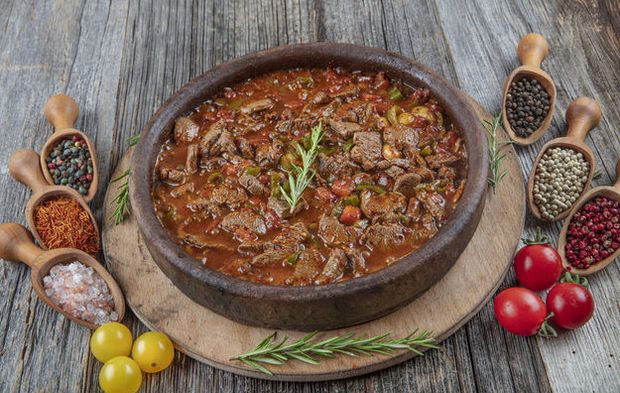 Günün iftar menüsü: Güveçte etli türlü