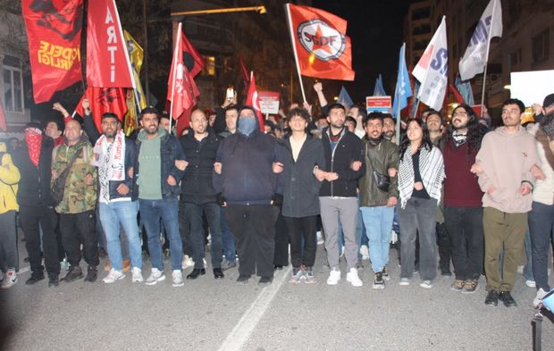 Komünistler İzmir'de İmamoğlu için sokağa indi!