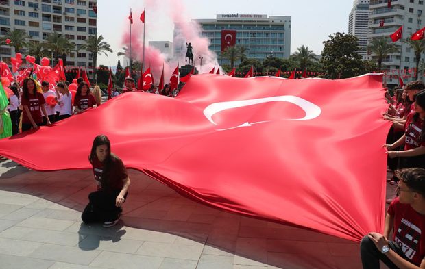 İzmir'de coşkulu 19 Mayıs kutlaması!
