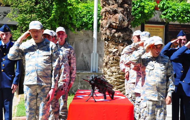 56 engelli birey, bir günlüğüne asker oldu