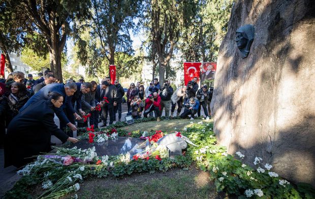 İzmir Zübeyde Ana'yı unutmadı!