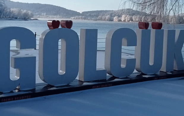 İzmir'in çatısı beyaz gelinlik giydi!