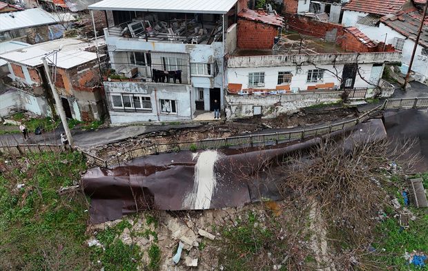 Bir mahalle diken üstünde!