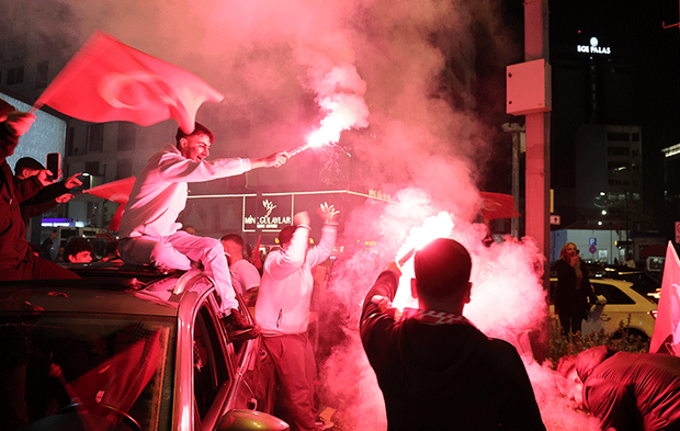 İzmir'de milli sevinç!