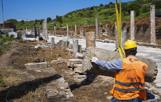 Efes’te yıkıntıdan yeni rota!