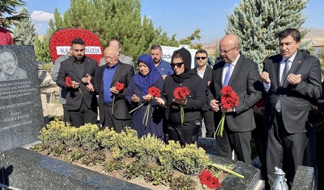 'Bozkırın Tezenesi' ölümünün 12. yılında mezarı başında anıldı