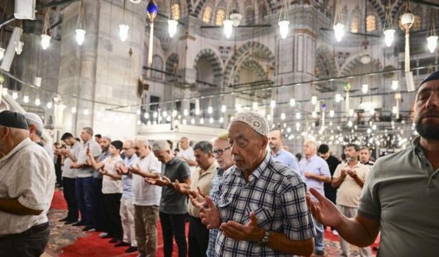 Tüm yurtta Mevlid Kandili idrak edildi