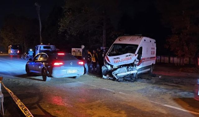 Ambulans zincirleme kazaya karıştı: 1 ölü