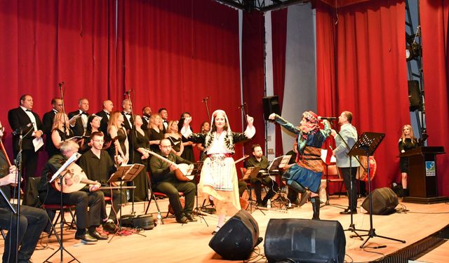 Çeşme Belediyesi Türk Halk Müziği Korosu Fethiye’de büyüledi