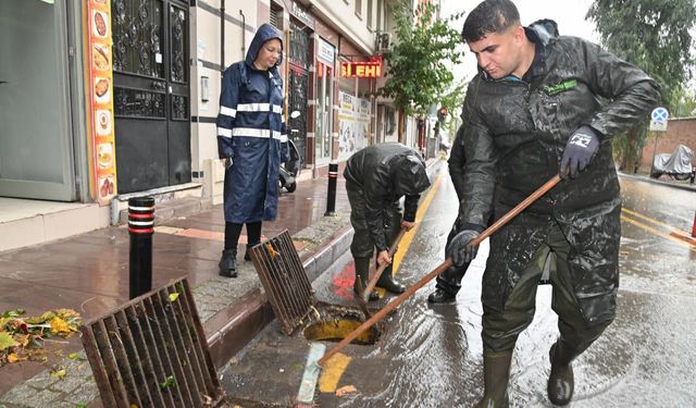 Büyükşehir fırtına ve yağışa karşı seferber!