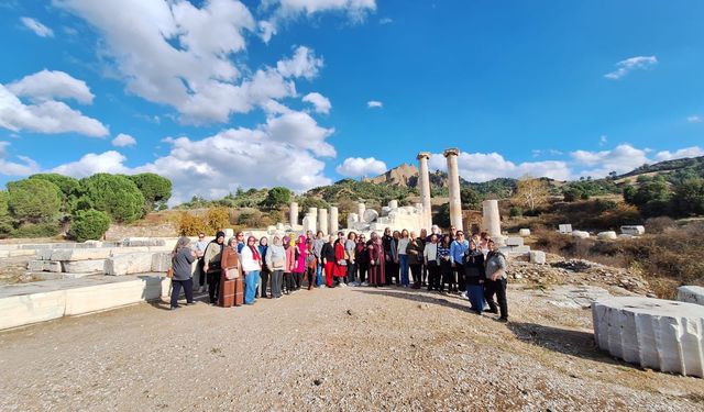 Manisalı kadınlar adım adım Salihli’yi gezdi