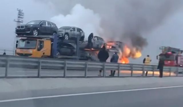 Sıfır araç taşınan TIR'da yangın çıktı