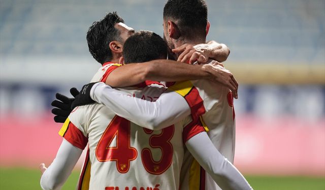 İzmir derbisinde turlayan Göztepe!