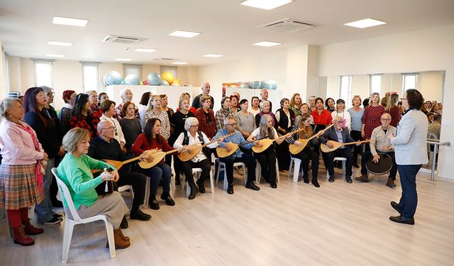 Başkan Çerçioğlu'nun başlattığı güz dönemi etkinlikleri Kuşadası'nda da devam ediyor