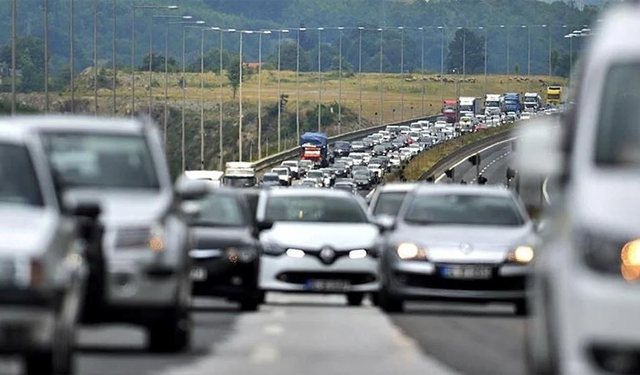 Trafikte yeni cezalar: Ehliyetlerine el konulacak