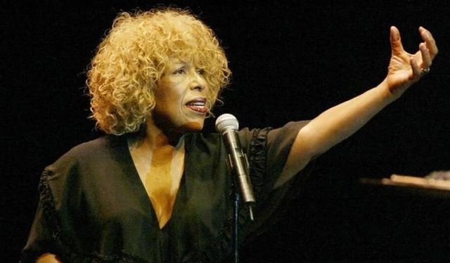 Grammy ödüllü şarkıcı Roberta Flack hayatını kaybetti