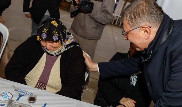 Başkan Tugay ramazan bereketini Kiraz’daki yurttaşlarla paylaştı