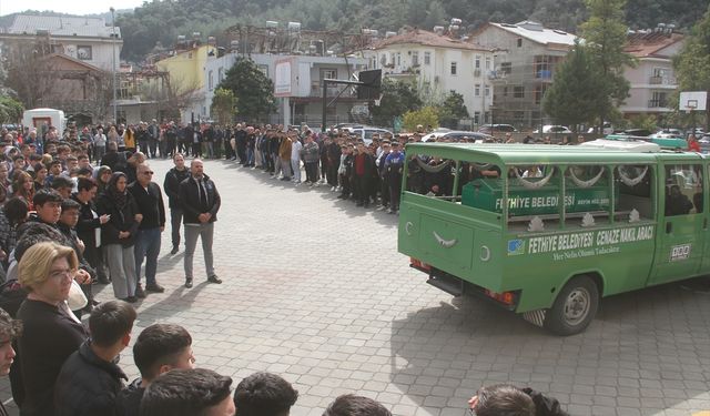 Öğretmene acı veda: Son yolculuğuna okulundan uğurlandı!