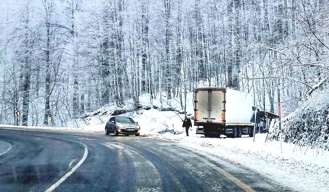Kütahya'da kar ve buzlanma ulaşımı aksattı