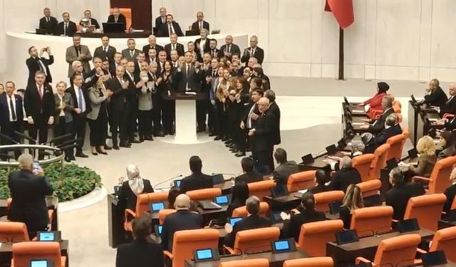 Mecliste protesto: Görüşmelere ara verildi