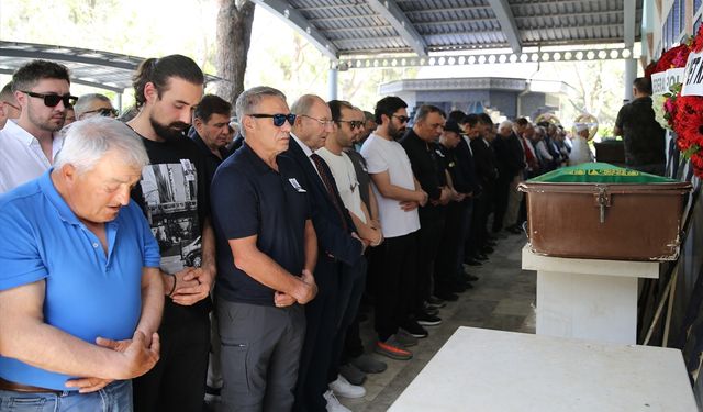 Ersun Yanal'dan babasına son veda!