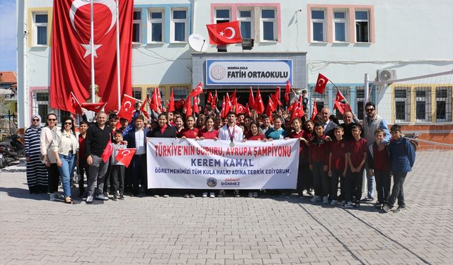 Avrupa şampiyonu milli güreşçi Kerem Kamal'a coşkulu karşılama