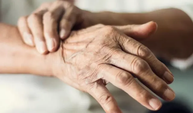 Uzmanı uyardı: Parkinson genç yaşta da görülebilir
