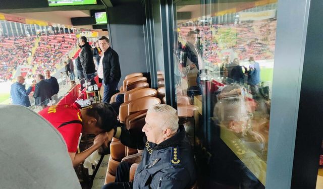 Göztepe taraftarı Yiğit, emniyet müdürünün elini öperek özür diledi