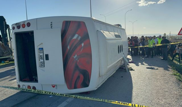 Tekstil işçilerini taşıyordu, otomobille çarpıştı: 12 yaralı!