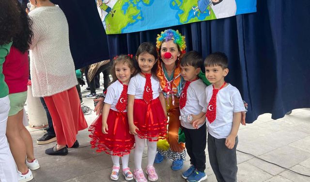 Öğrencilerden hastanede tedavi gören çocuklara sürpriz