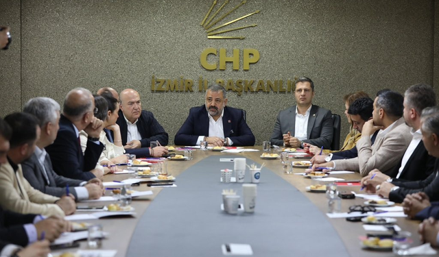CHP İzmir'de kritik zirvelerin arka planı: Vekiller ve üç ilçe başkanı Tugay'dan şikayetçi!