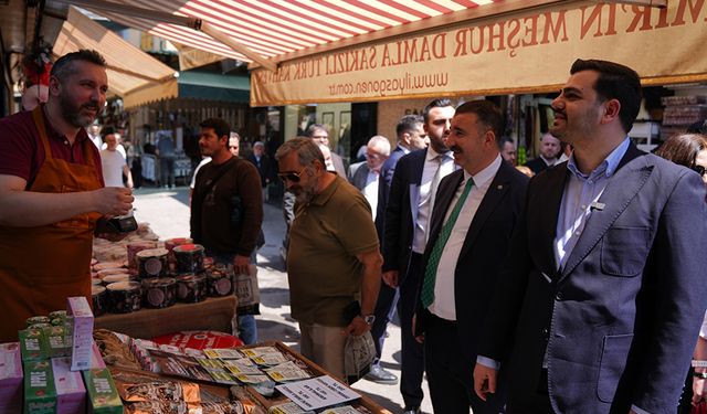 AK Parti Genel Sekreteri İnan, Kemeraltı esnafını ziyaret etti